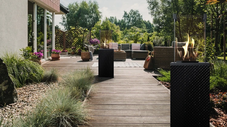 patio szklo czarny pikowany aranzacja.png